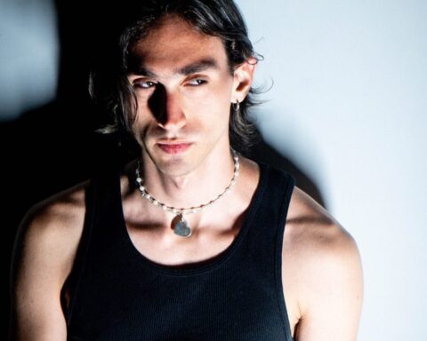 Malapablo en camiseta negra