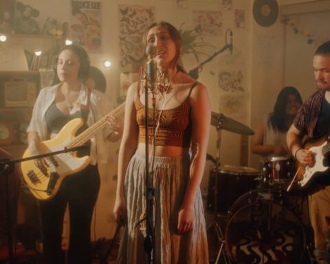 Maya Endo tocando en vivo desde la casa de Martín