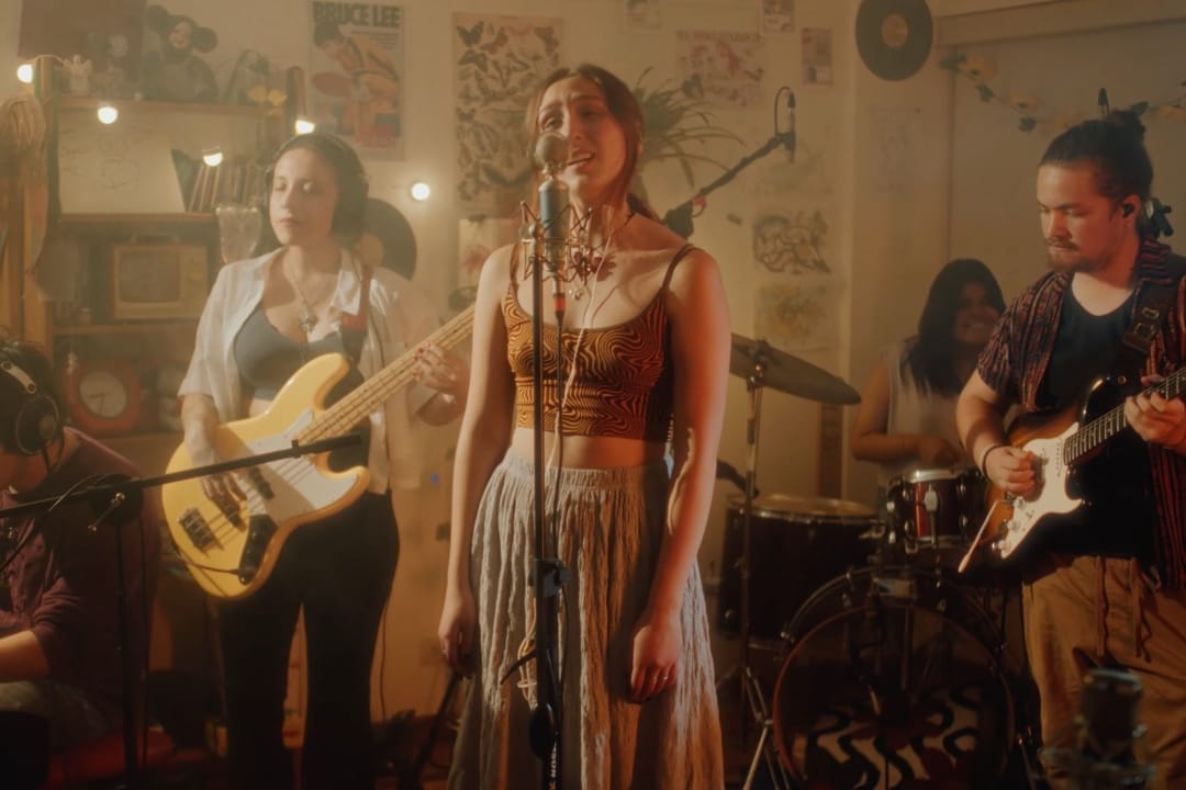 Maya Endo tocando en vivo desde la casa de Martín