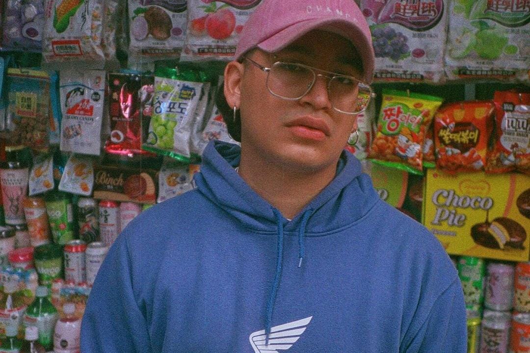 Somontano posando en una calle de Lima