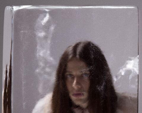 Portada del álbum Lima La Gris por Mateo Ledgard