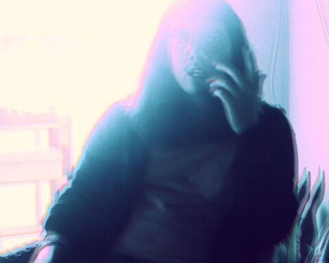 Rara Avis en la portada de su sencillo “Tiemblo”