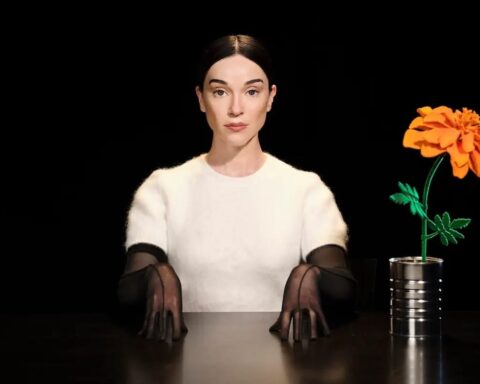 St. Vincent en las noticias de hoy con el lanzamiento de su nuevo tema