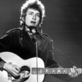 Bob Dylan en las noticias de hoy con las primeras fotos interpretado por Timothée Chálame