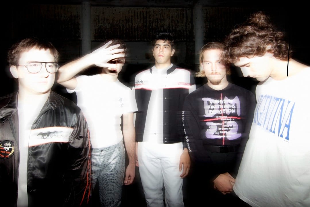 Vita Set posando en exteriores