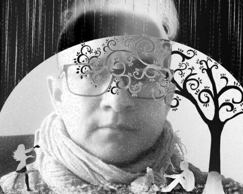 Orzava con la portada de su álbum Domo III