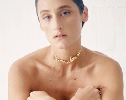 La Zorra Zapata en la portada de su single "Oficio"