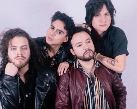 Los Otelos posando juntos