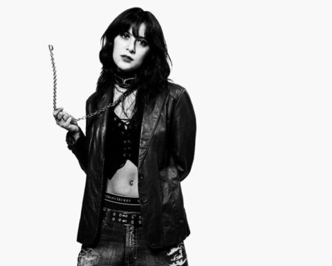 Lucy Pérez en retrato a blanco y negro