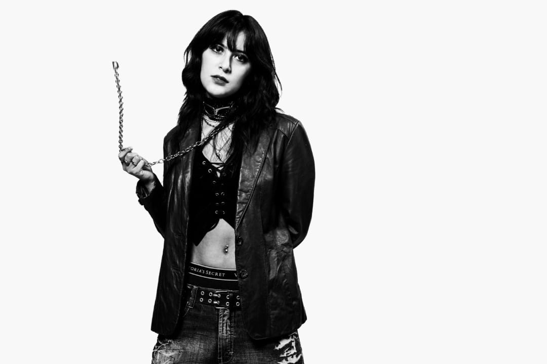 Lucy Pérez en retrato a blanco y negro