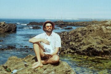 Yöels posando en una playa