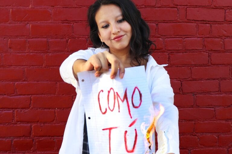 Aranae en la portada de su single Como tú