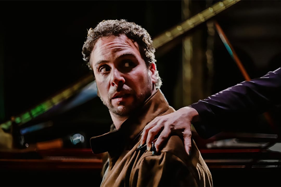 Daniel Sacro en el videoclip de "Querida parca"