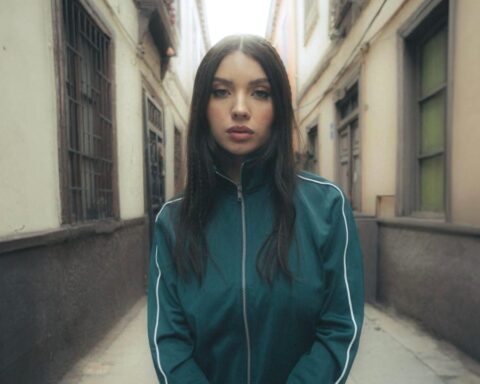 Emiliana en una quinta de Chile