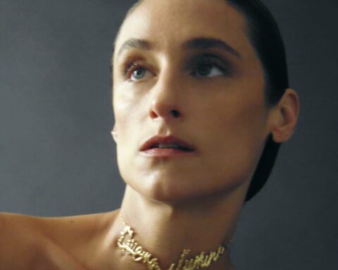 La Zorra Zapata en la portada de su disco Quema o Ilumina