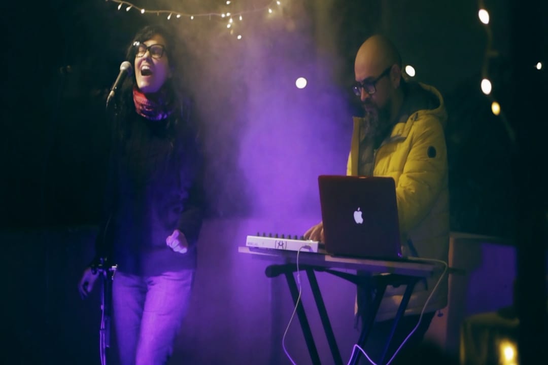 Ricardo Gallardo y Magali Luque en sesión de grabación