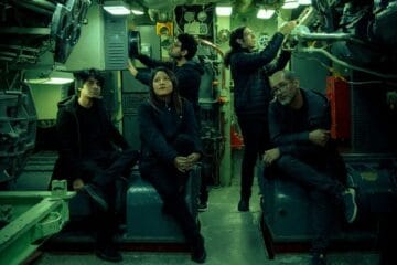 Solenoide posando dentro de un submarino