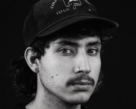 Primer plano de Fabuloso en blanco y negro