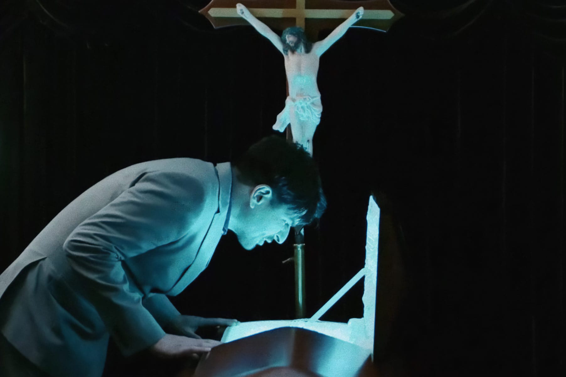 Nicolás Duarte en el videoclip de “Cuando estemos muertos”