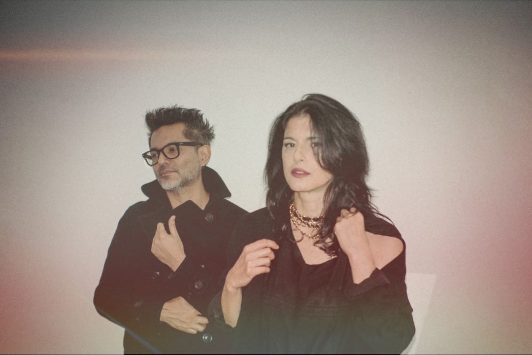 Thank You Lord For Satan vestidos de negro