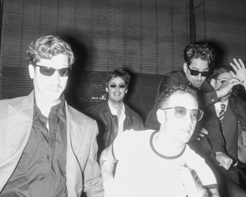 Bandalos Chinos posando en retrato a blanco y negro