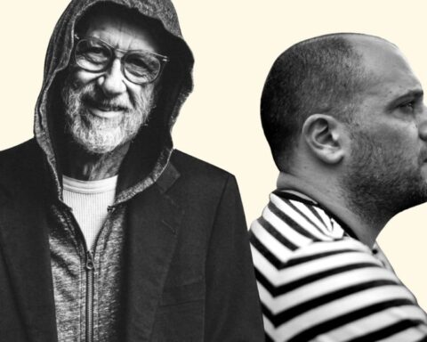 Nico Saba y Miki González con fondo amarillo