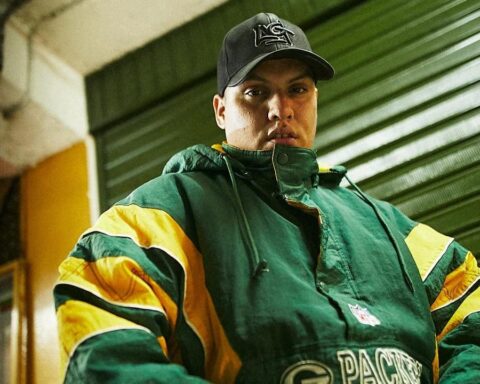 Mseco posando frente a la cámara