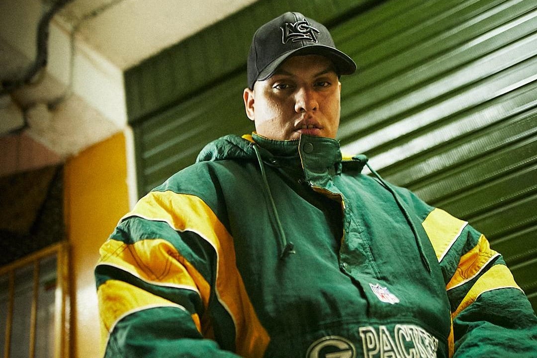 Mseco posando frente a la cámara