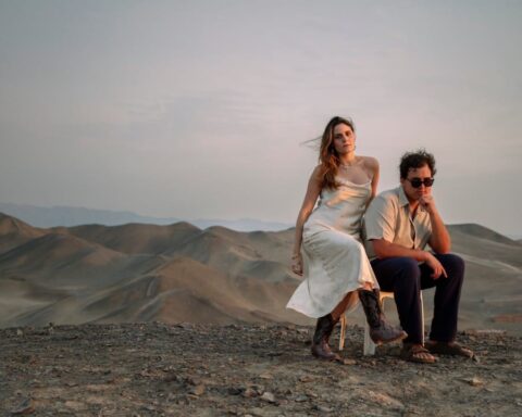 Moncho Berry y Tiare en el desierto peruano