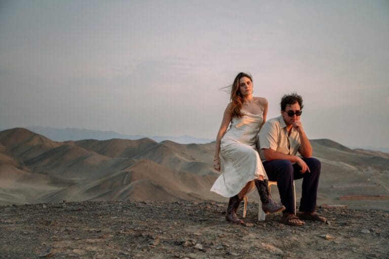 Moncho Berry y Tiare en el desierto peruano