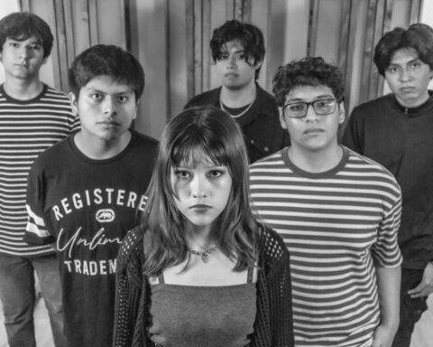 Los Membrillos posando uno detrás de otro