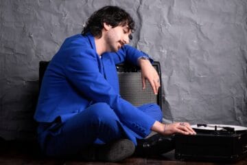 Antonio Montenegro con sastre azul