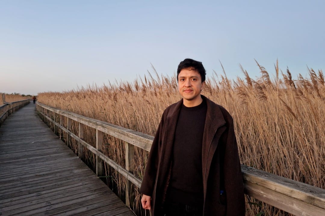 Matalascallando posando con un trigal