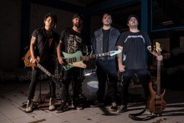 Difonía posando con sus instrumentos