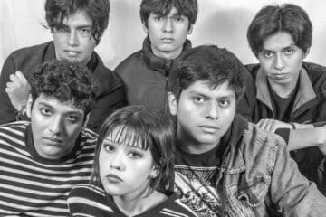 Los Membrillos posando uno detrás de otro