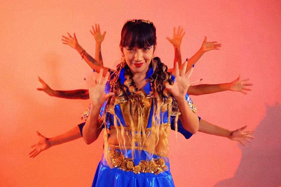 Qorianka en el videoclip de “AÑAÑAW”