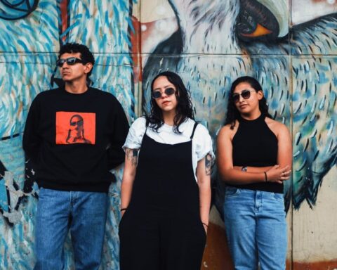 Reverb Chamber con una pared de graffiti de fondo