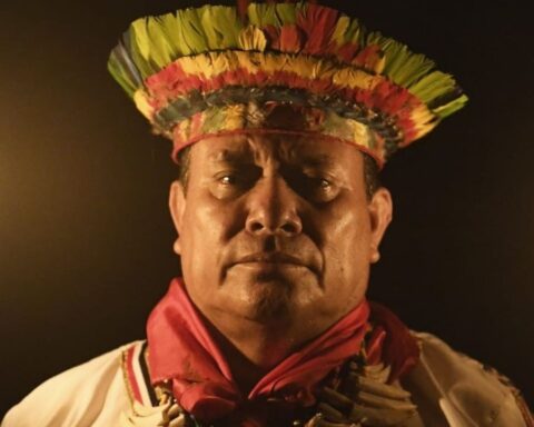 Chigasumanda, el taita vestido con ropa tradicional