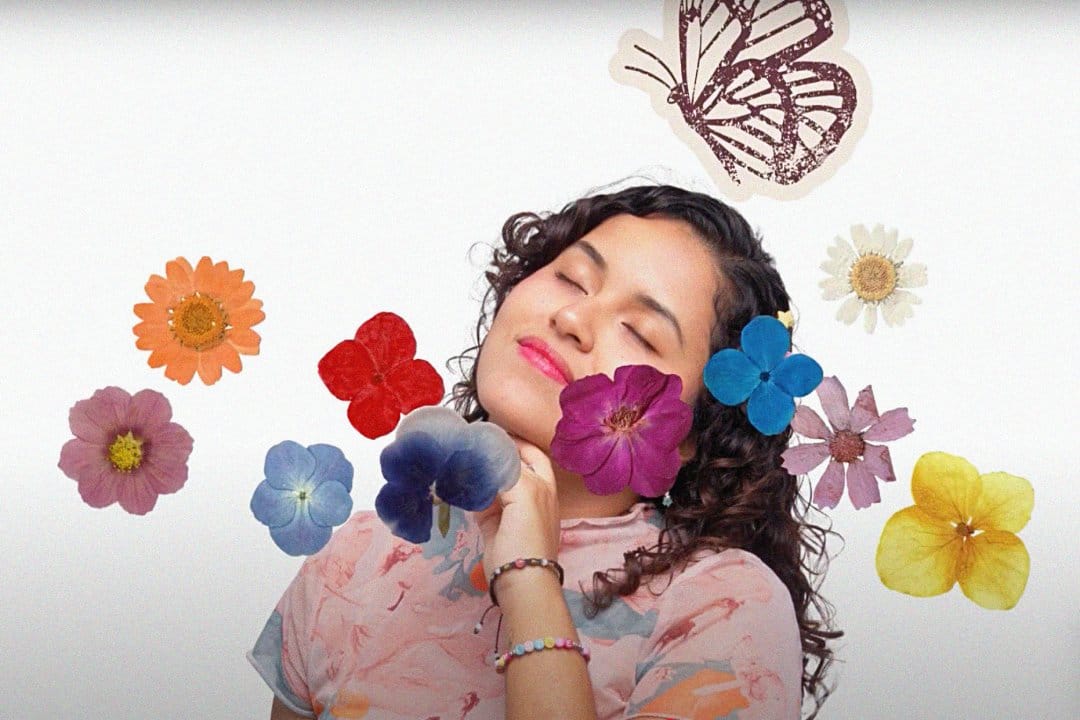 Leslie Baltazar con flores