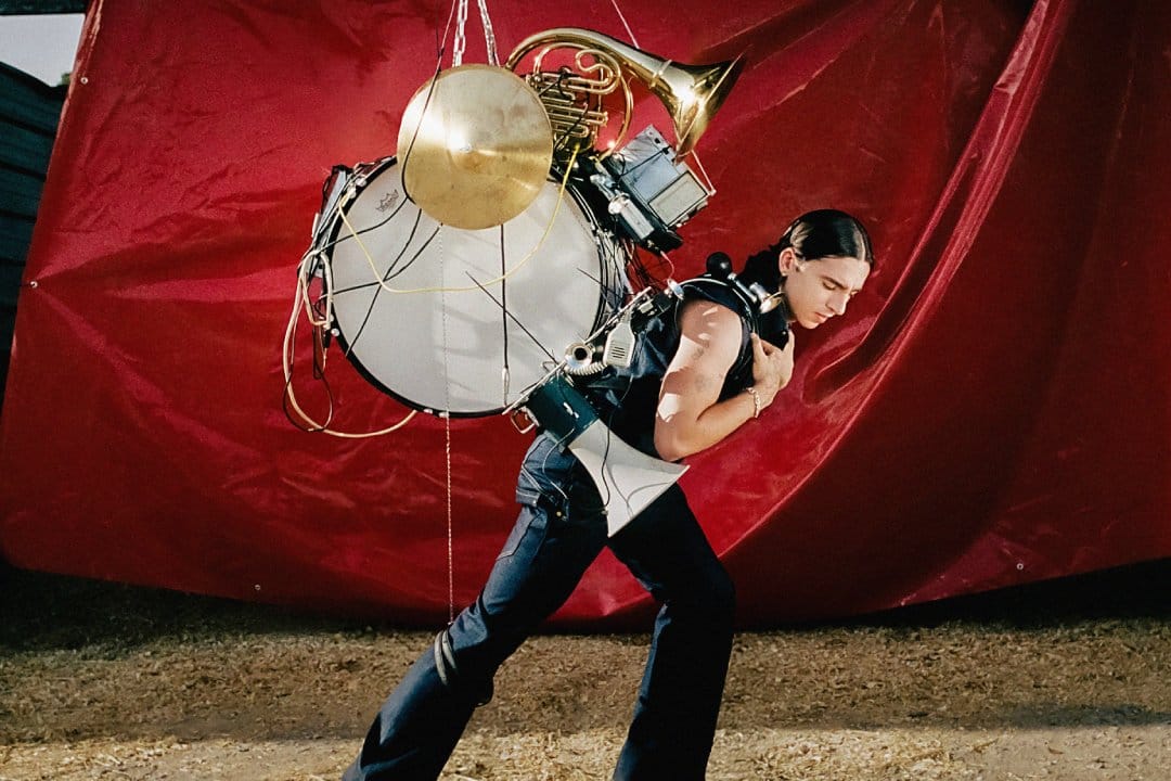 Ralphie Choo en portada de su single “D'amor traficante”