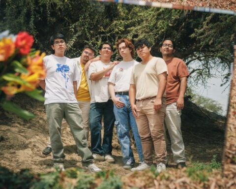 Solo Lúcuma reflejado en el campo