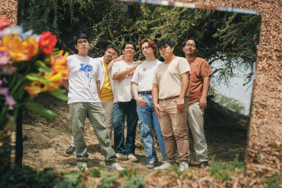 Solo Lúcuma reflejado en el campo