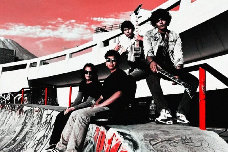 The Chøklz posando en un skate park