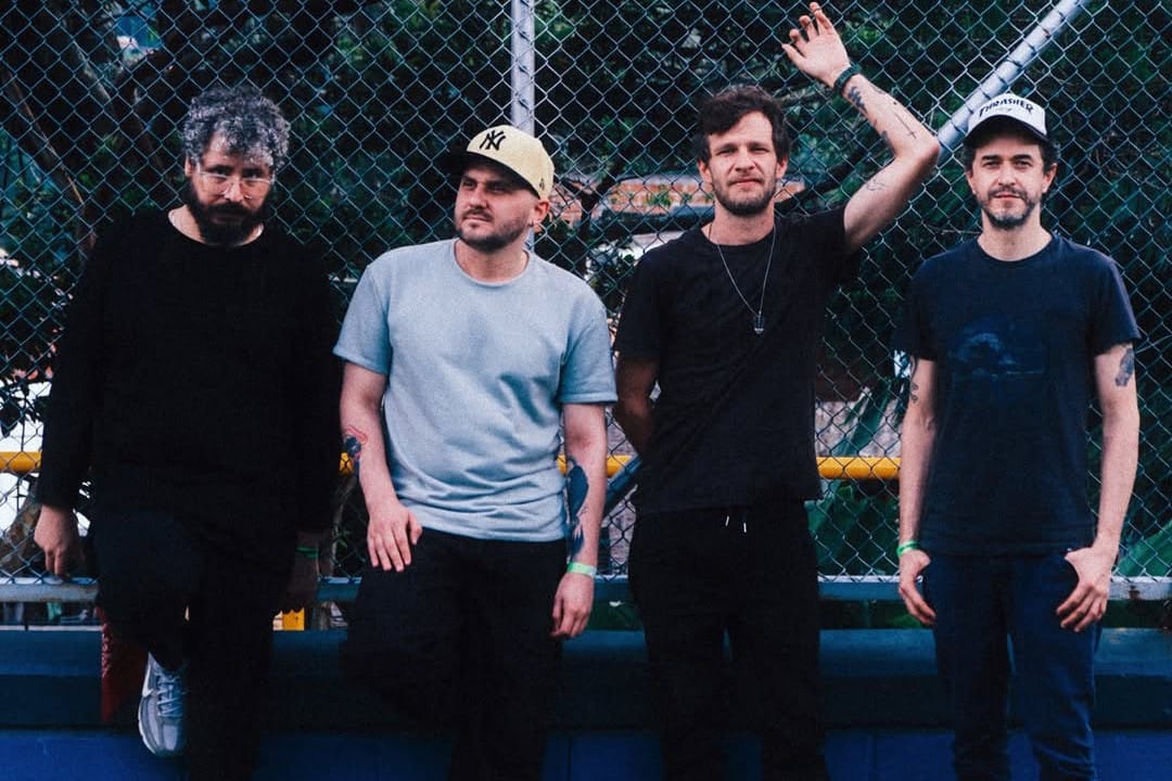 Volcán posando en un parque