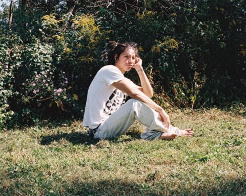 A.CHAL en un jardín