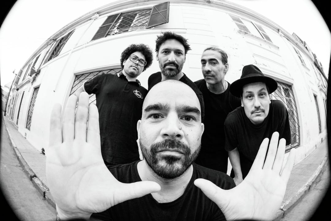 Cómo Asesinar a Felipes en el ojo de pez