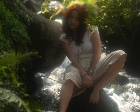 Manu Blume en un río