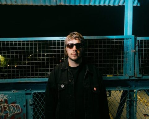 Marcos Gaba posando con lentes de sol