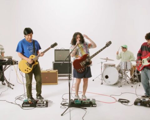 Niños del Cerro en el videoclip de “Canto al mediodía”