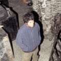 Sebastián Rojas en un taller de automóviles